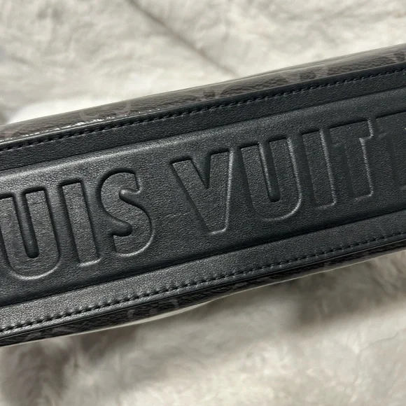 Louis Vuitton Eclipse Monogram Pochette - Picture 9 of 16